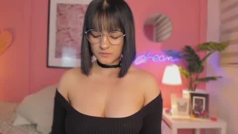 Snapshot of soysaraa_ chatting on 09-25-25, 05:55 Aleja online show from 09-25-25, 05:55
