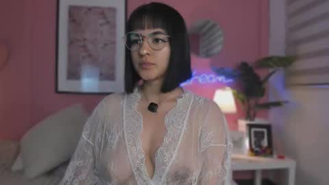 Snapshot of soysaraa_ chatting on 10-07-25, 05:48 Aleja online show from 10-07-25, 05:48