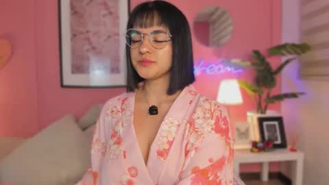 Snapshot of soysaraa_ chatting on 10-09-25, 05:38 Aleja online show from 10-09-25, 05:38