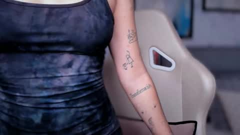 Snapshot of soytulu_ chatting on 02-11-26, 06:57 brisa s online show from 02-11-26, 06:57