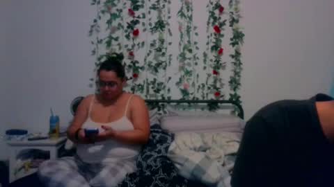 Snapshot of spanishcouple4255 chatting on 10-23-25, 04:45 spanishcouple4255 online show from 10-23-25, 04:45