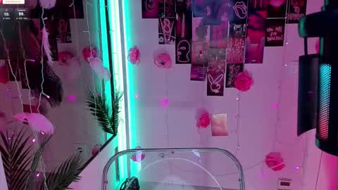 Snapshot of sparklemona chatting on 09-13-25, 02:22  SparkleMona  online show from 09-13-25, 02:22