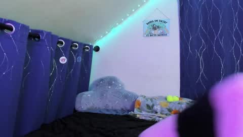 Atticus Pendragon online show from 11-26-25, 11:06