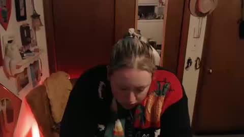 Snapshot of sparklybisexual chatting on 10-15-25, 03:17 sparklybisexual online show from 10-15-25, 03:17