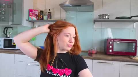 Snapshot of sparky_fox chatting on 05-11-26, 01:22 Nika online show from 05-11-26, 01:22
