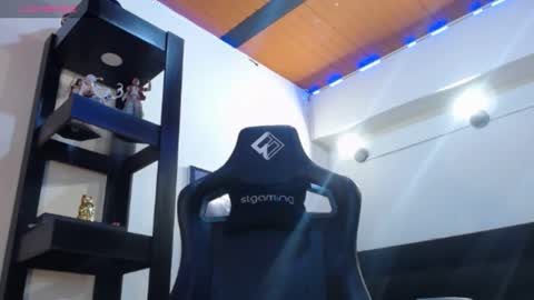 Snapshot of spartacus_cam chatting on 12-12-24, 06:14     online show from 12-12-24, 06:14