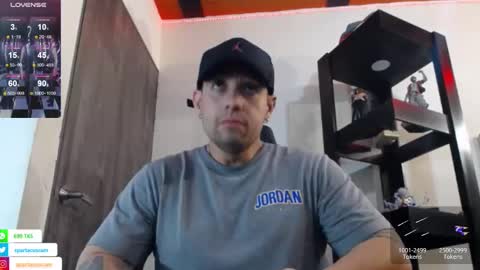 Snapshot of spartacus_cam chatting on 12-30-24, 05:26     online show from 12-30-24, 05:26