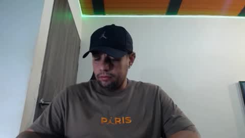 Snapshot of spartacus_cam chatting on 02-23-25, 05:34     online show from 02-23-25, 05:34