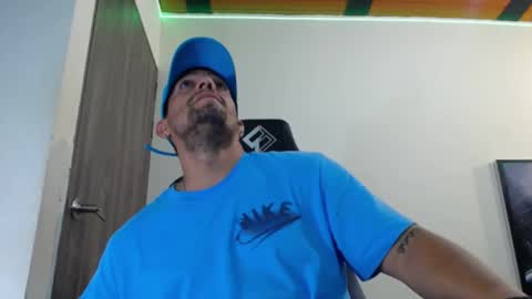 Snapshot of spartacus_cam chatting on 02-27-25, 06:07     online show from 02-27-25, 06:07