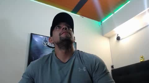 Snapshot of spartacus_cam chatting on 09-11-25, 07:08     online show from 09-11-25, 07:08