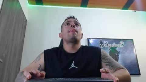 Snapshot of spartacus_cam chatting on 09-16-25, 05:19     online show from 09-16-25, 05:19