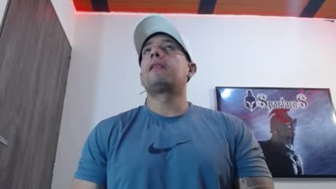 Snapshot of spartacus_cam chatting on 10-06-25, 05:05     online show from 10-06-25, 05:05