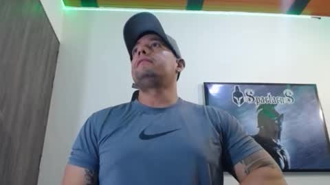 Snapshot of spartacus_cam chatting on 10-09-25, 06:00     online show from 10-09-25, 06:00