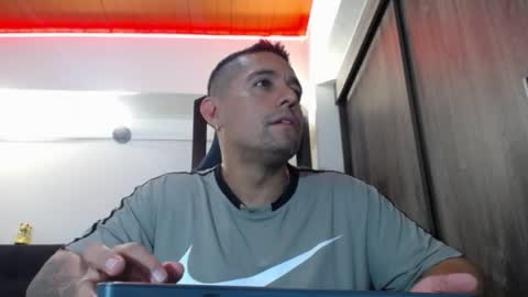 Snapshot of spartacus_cam chatting on 04-29-26, 05:22 online show from 04-29-26, 05:22