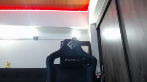 Snapshot of spartacus_cam chatting on 05-27-26, 05:26 online show from 05-27-26, 05:26