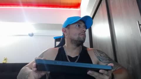 Snapshot of spartacus_cam chatting on 06-03-26, 05:10 online show from 06-03-26, 05:10
