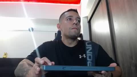Snapshot of spartacus_cam chatting on 06-16-26, 05:10 online show from 06-16-26, 05:10