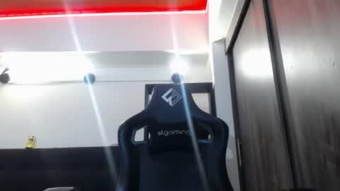 Snapshot of spartacus_cam chatting on 06-17-26, 05:10 online show from 06-17-26, 05:10