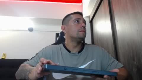 Snapshot of spartacus_cam chatting on 06-19-26, 05:23 online show from 06-19-26, 05:23