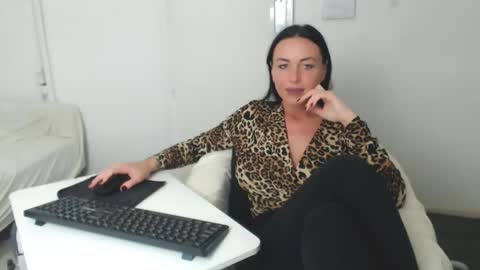 Carla online show from 01-18-25, 11:00