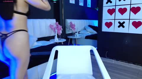 Snapshot of spicy_ashley chatting on 10-19-25, 01:01 Ashley online show from 10-19-25, 01:01