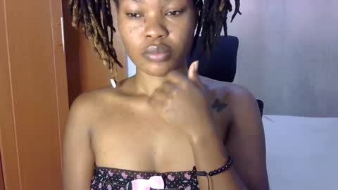 Snapshot of spicy_kerrine chatting on 03-07-25, 08:13 Spicy kerrine online show from 03-07-25, 08:13