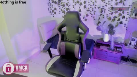 Snapshot of spicydollx_1 chatting on 05-23-26, 02:21 Geraldin online show from 05-23-26, 02:21