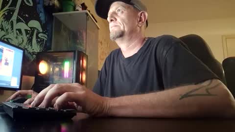 Snapshot of spicyfox420 chatting on 10-08-25, 10:35 SpicyFox420 online show from 10-08-25, 10:35