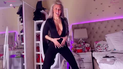 Snapshot of spicygirls chatting on 03-27-26, 08:48 Alicia online show from 03-27-26, 08:48