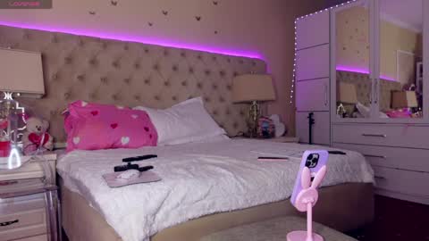 Snapshot of spicygirls chatting on 04-02-26, 06:00 Alicia online show from 04-02-26, 06:00