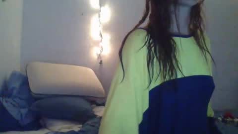 Snapshot of spinwithus chatting on 01-04-25, 01:21 Rose online show from 01-04-25, 01:21