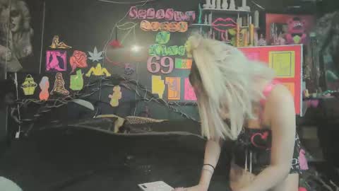 Snapshot of splashh_queen420 chatting on 04-06-26, 01:47 Daddy His Splash Queen online show from 04-06-26, 01:47