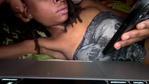 Snapshot of spoilazura chatting on 05-12-26, 06:43 azuraxskinnypapi online show from 05-12-26, 06:43