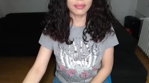 Snapshot of spoiled__doll chatting on 12-04-24, 01:09 Doll online show from 12-04-24, 01:09