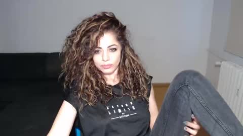 Snapshot of spoiled__doll chatting on 01-27-25, 03:18 Doll online show from 01-27-25, 03:18