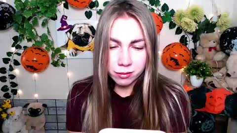 Karina online show from 10-31-25, 09:10