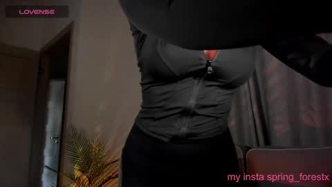 Lilly  online Monday - Friday ask time in pm online show from 02-21-25, 12:39