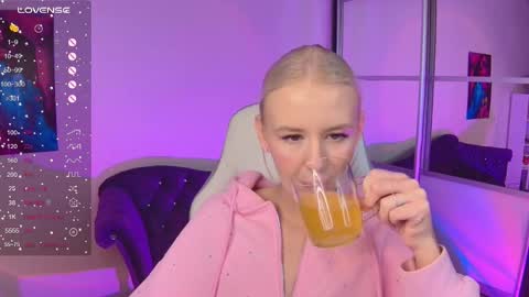 Snapshot of springajara chatting on 09-18-25, 01:13 Vetta online show from 09-18-25, 01:13