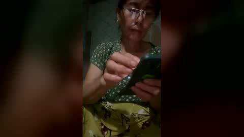 Snapshot of squirt0120 chatting on 06-05-26, 07:36 squirt0120 online show from 06-05-26, 07:36