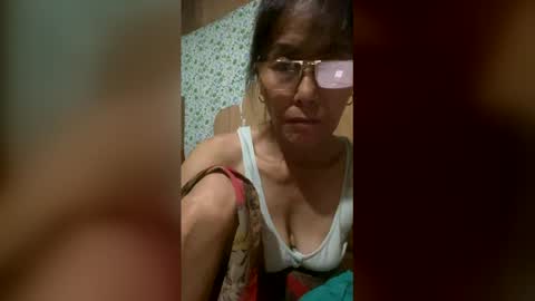 Snapshot of squirt0120 chatting on 06-08-26, 01:44 squirt0120 online show from 06-08-26, 01:44