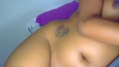 Snapshot of squirtqueen333 chatting on 02-11-25, 07:12 shana online show from 02-11-25, 07:12