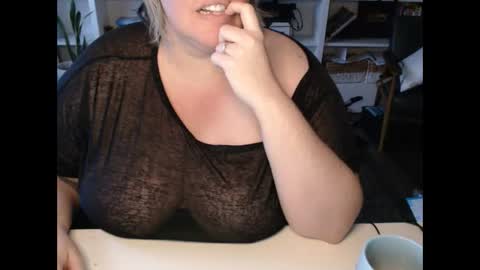 Snapshot of squirtymilfjess chatting on 01-07-25, 02:19 Messi Jessi online show from 01-07-25, 02:19