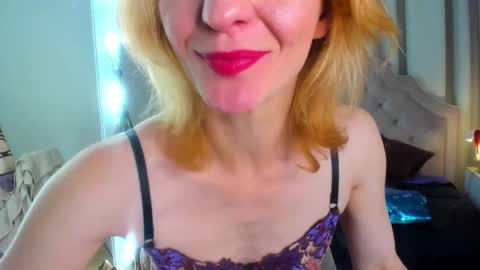 Snapshot of squirtymom chatting on 09-18-25, 03:58 Alisa online show from 09-18-25, 03:58