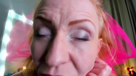 Snapshot of squirtymom chatting on 10-05-25, 10:29 Alisa online show from 10-05-25, 10:29