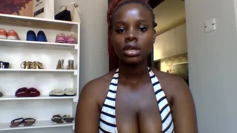 Snapshot of squiter_girlie chatting on 05-16-26, 10:36 Squiter online show from 05-16-26, 10:36