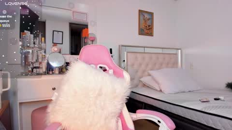 Snapshot of srita_laura chatting on 01-19-25, 05:05 Laura online show from 01-19-25, 05:05