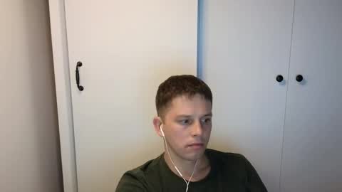 Snapshot of st1vemaster01 chatting on 10-06-25, 04:04 st1vemaster01 online show from 10-06-25, 04:04