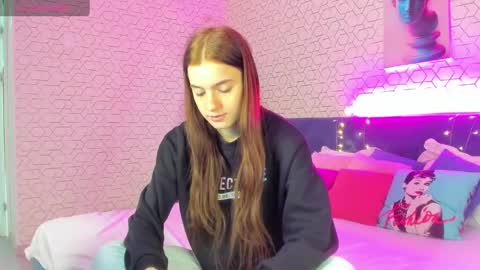 Snapshot of stacey_brown chatting on 12-17-24, 01:50 Stacey GMT5 Mo Tu We Th Fr Sa 3am -10am online show from 12-17-24, 01:50