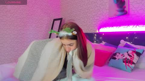 Snapshot of stacey_brown chatting on 12-17-24, 08:01 Stacey GMT5 Mo Tu We Th Fr Sa 3am -10am online show from 12-17-24, 08:01