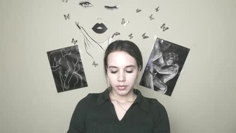 Snapshot of stacy_gr chatting on 01-08-25, 04:00 Stacy online show from 01-08-25, 04:00